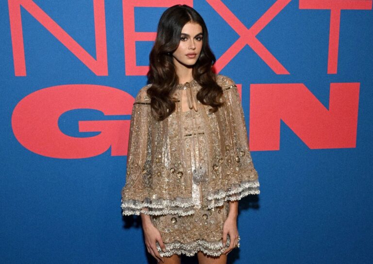 Kaia Gerber y su outfit "brujita glam"