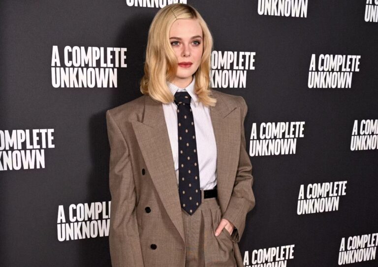 Elle Fanning, la boss lady que desearíamos tener en la oficina