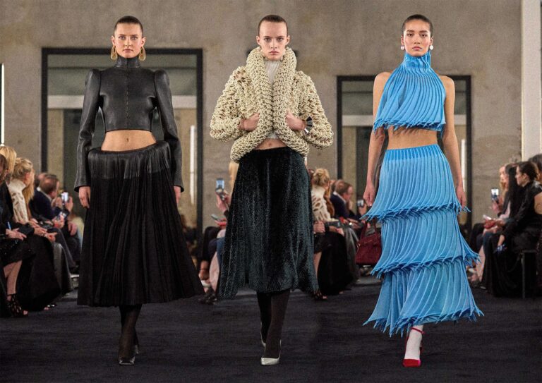 Condones, espinas y fantasmas: la nueva colección de Alaïa es un viaje intergaláctico