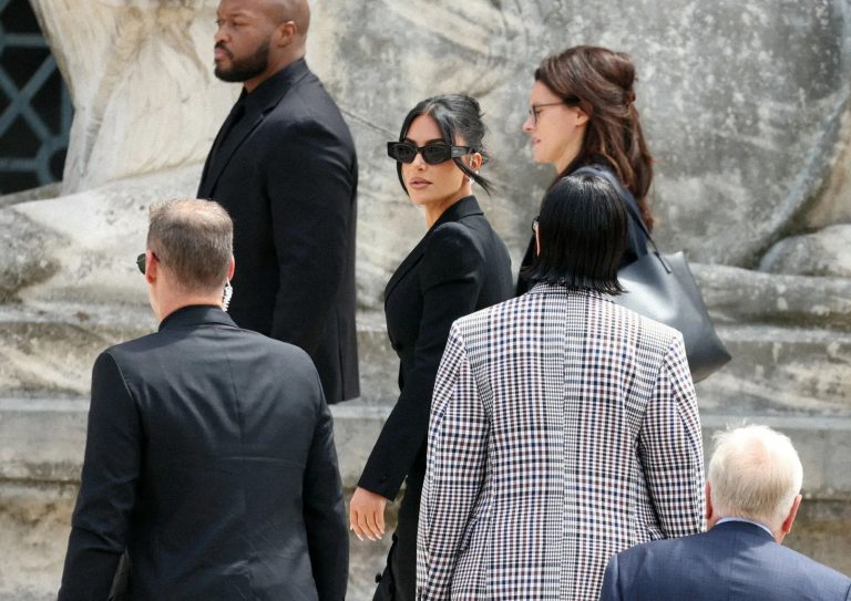 Kim Kardashian testifica contra sus ladrones en París