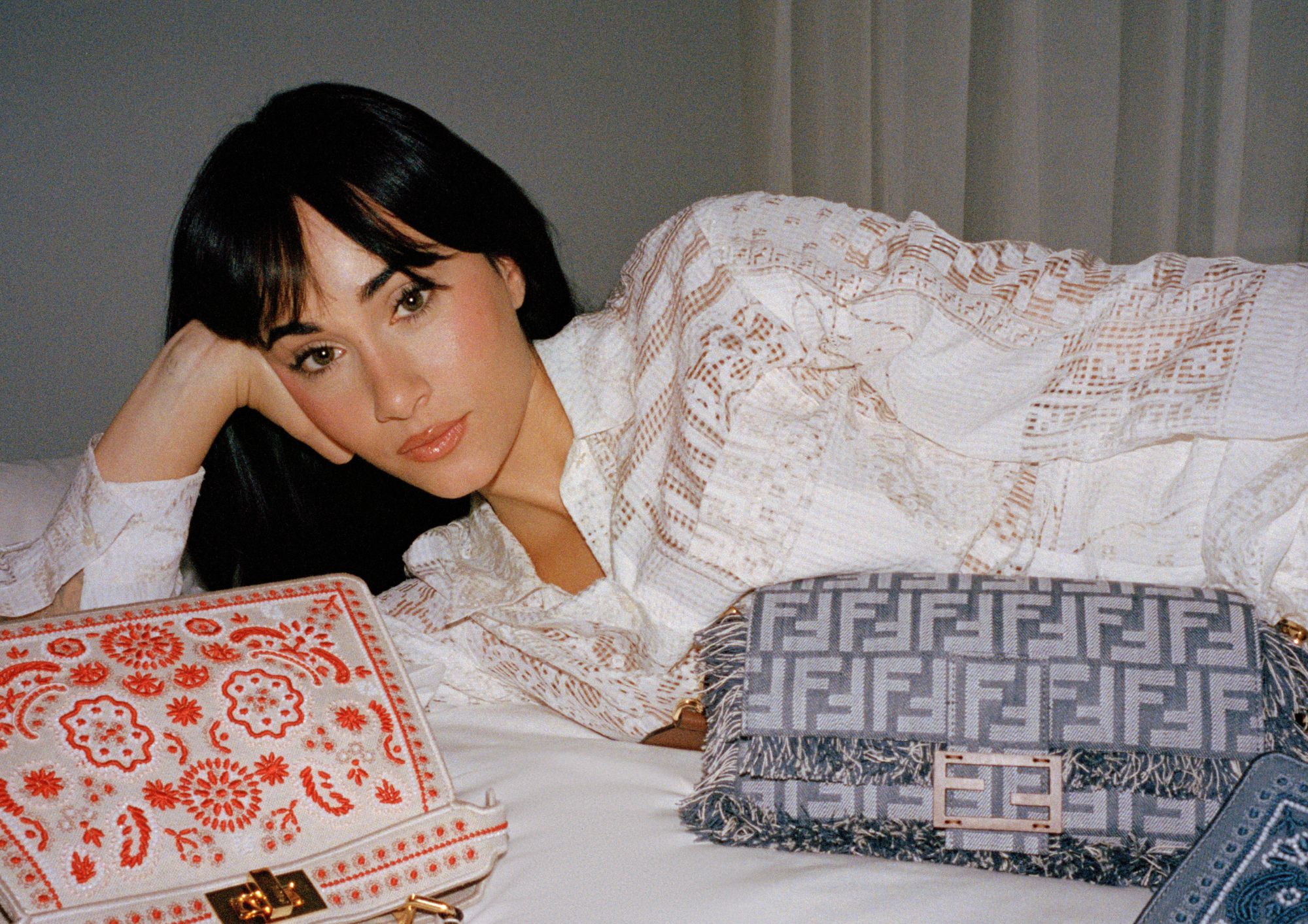 Fendi pone el estilo, Aitana el flow: una campaña con arte, mar y fresas