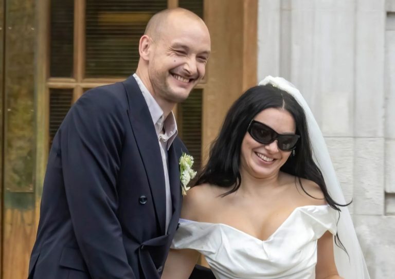 ¡Besties, Charli XCX y George Daniel se han casado!