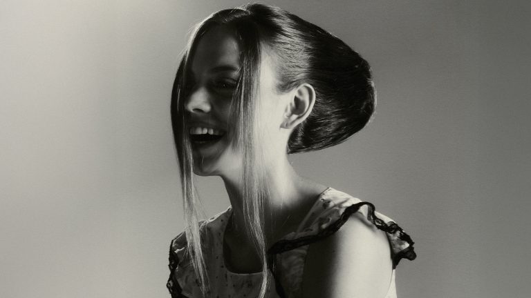 Mariana Zaragoza: de las pasarelas al set, la girlie que está escribiendo su propia historia