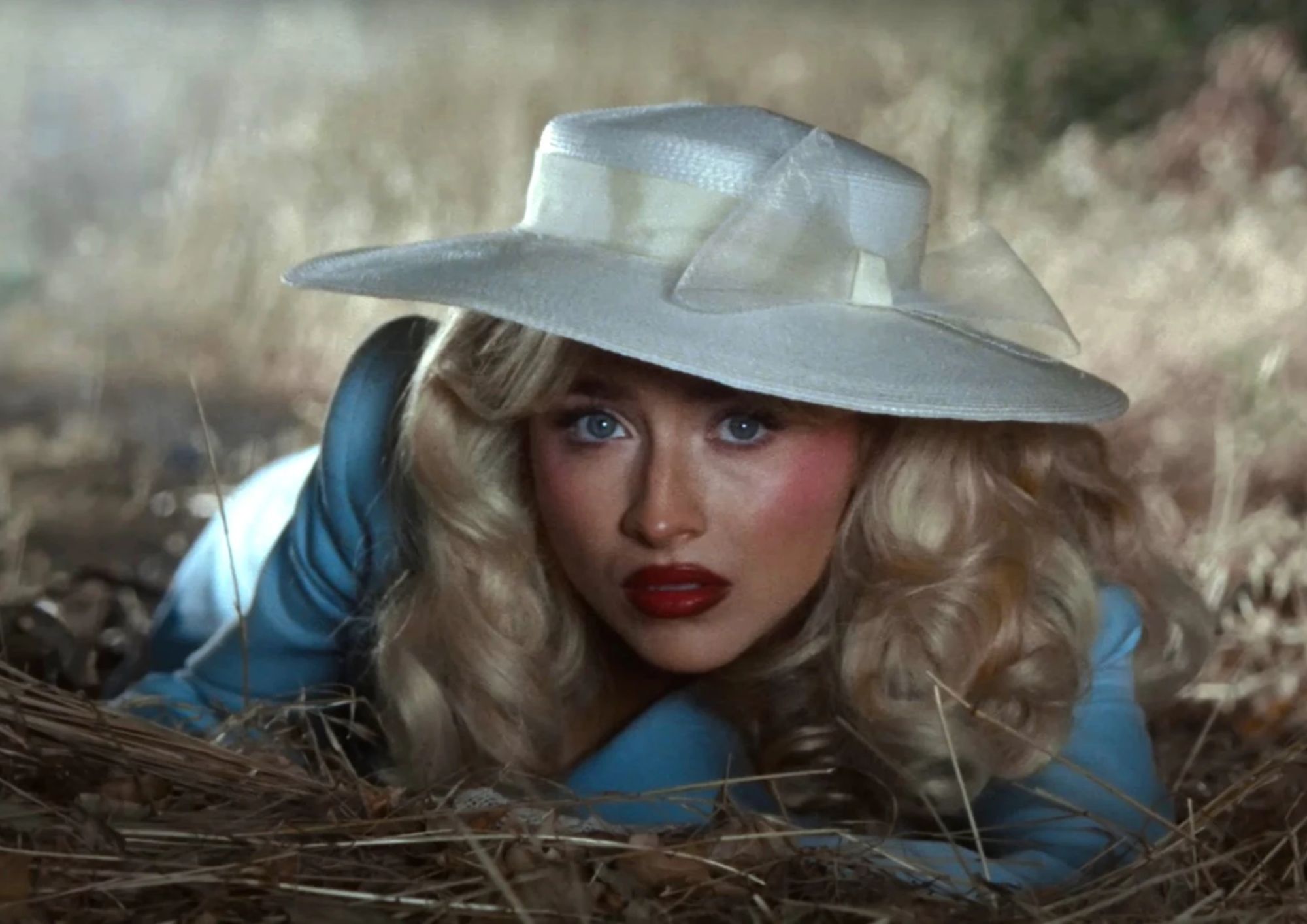 “Tears”: el videoclip donde Sabrina se vuelve nuestra scream queen favorita