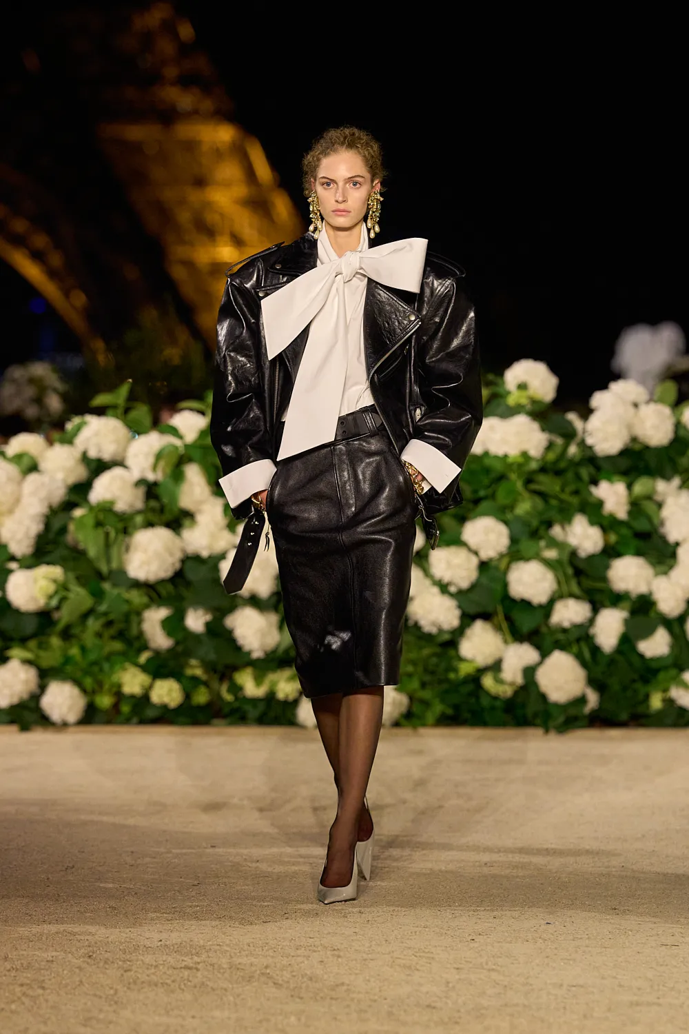 Saint Laurent Spring 2026: El exceso parisino dominará tu closet