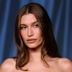 Hailey Bieber no usa bótox: esto es lo que hace para tener su piel glaseada