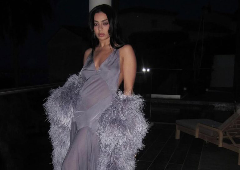 She’s a Messy Girl: Charli XCX defiende su reputación