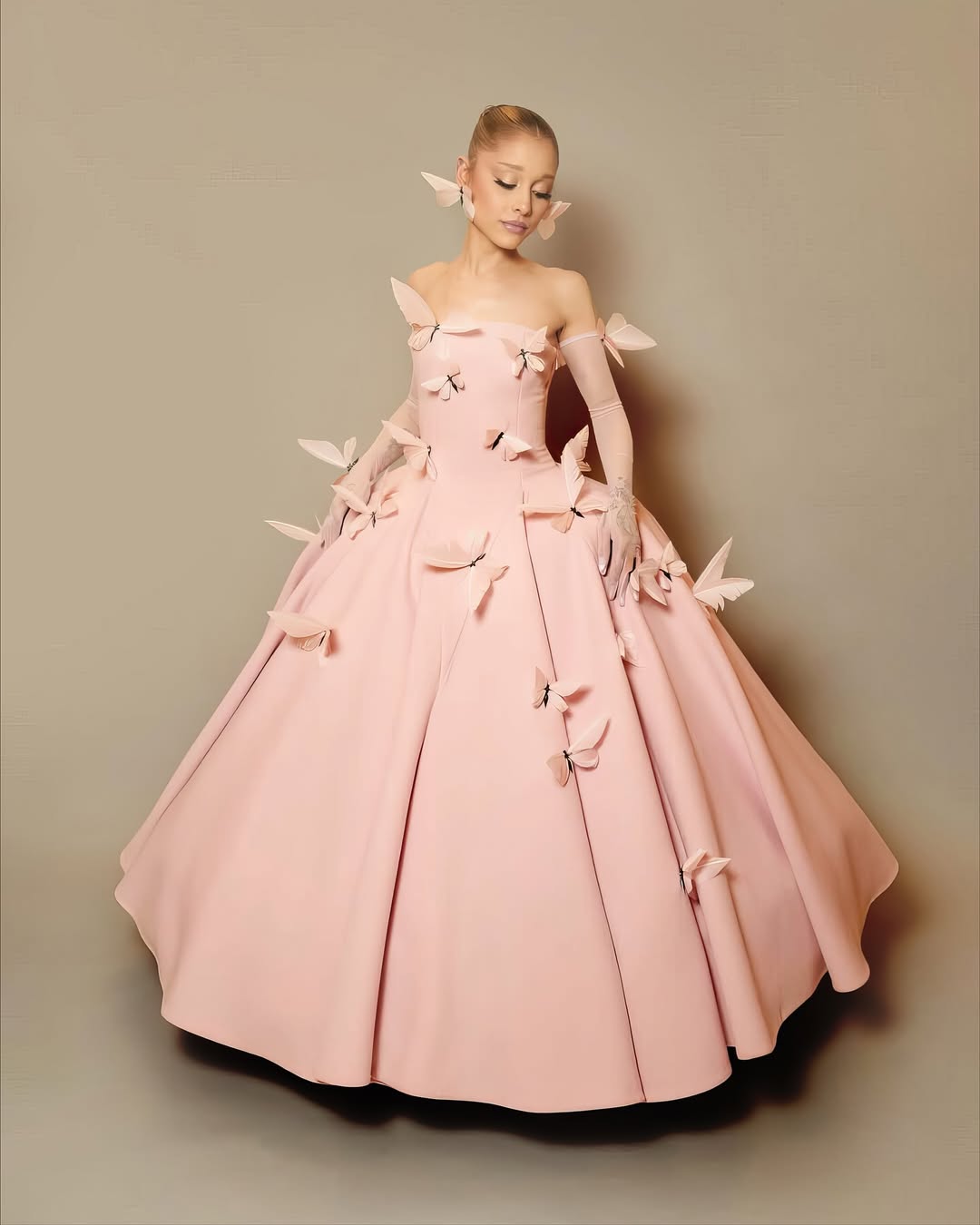 Los mejores looks de Ariana Grande en el press tour de Wicked: For Good