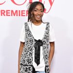 ¿Estamos listas para el retorno del "vestido sobre jeans"?