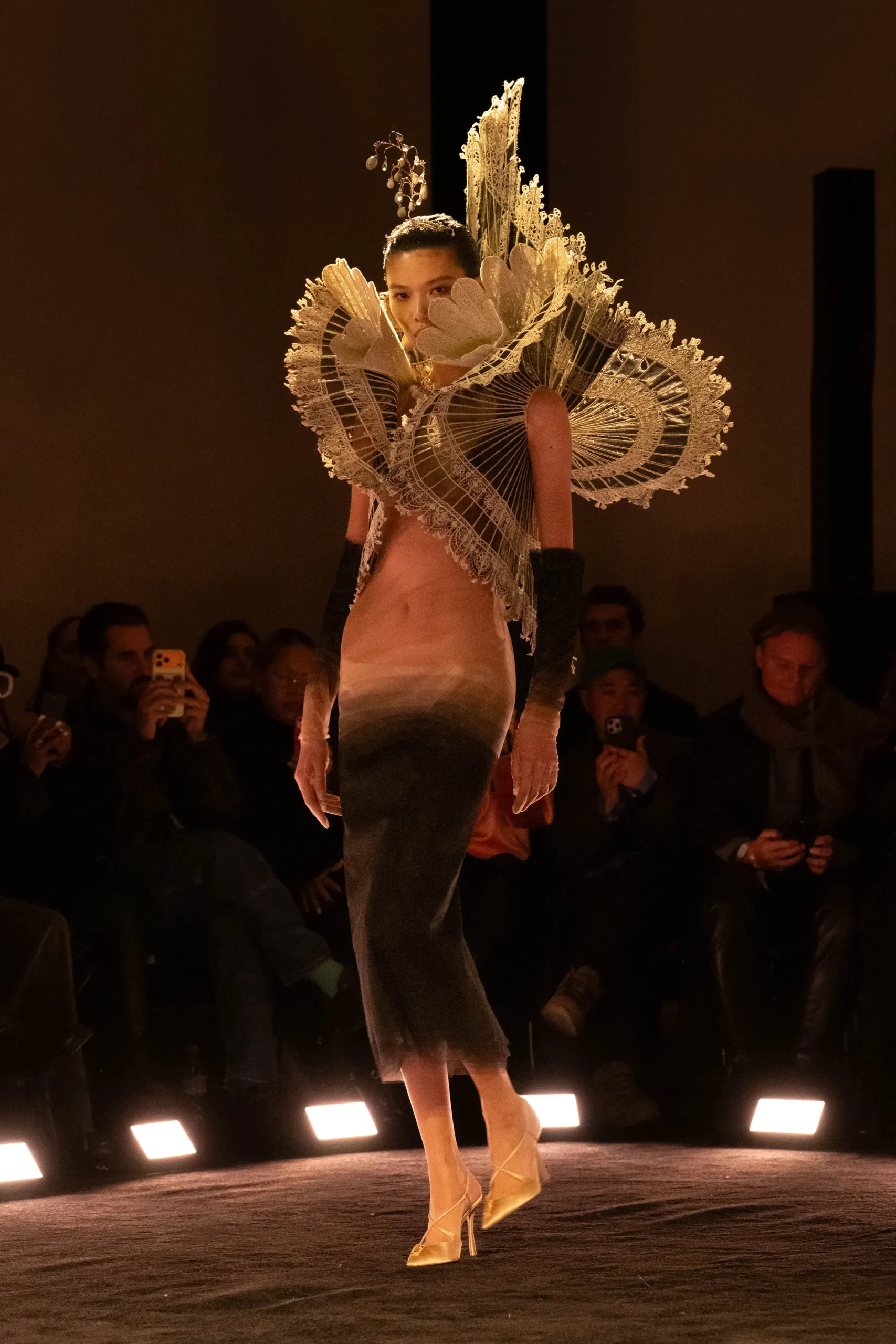 Schiaparelli spring 2026 couture: La alta costura se volvió peligrosa