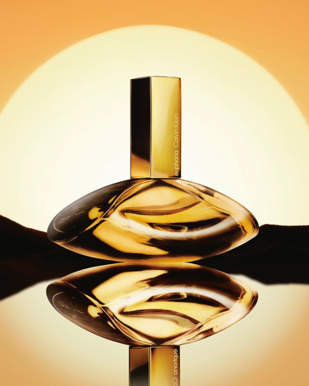 Rosalia es la nueva embajadora de CK Euphoria Elixirs