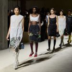 Prada Fall 2026: repetir es de gente cool