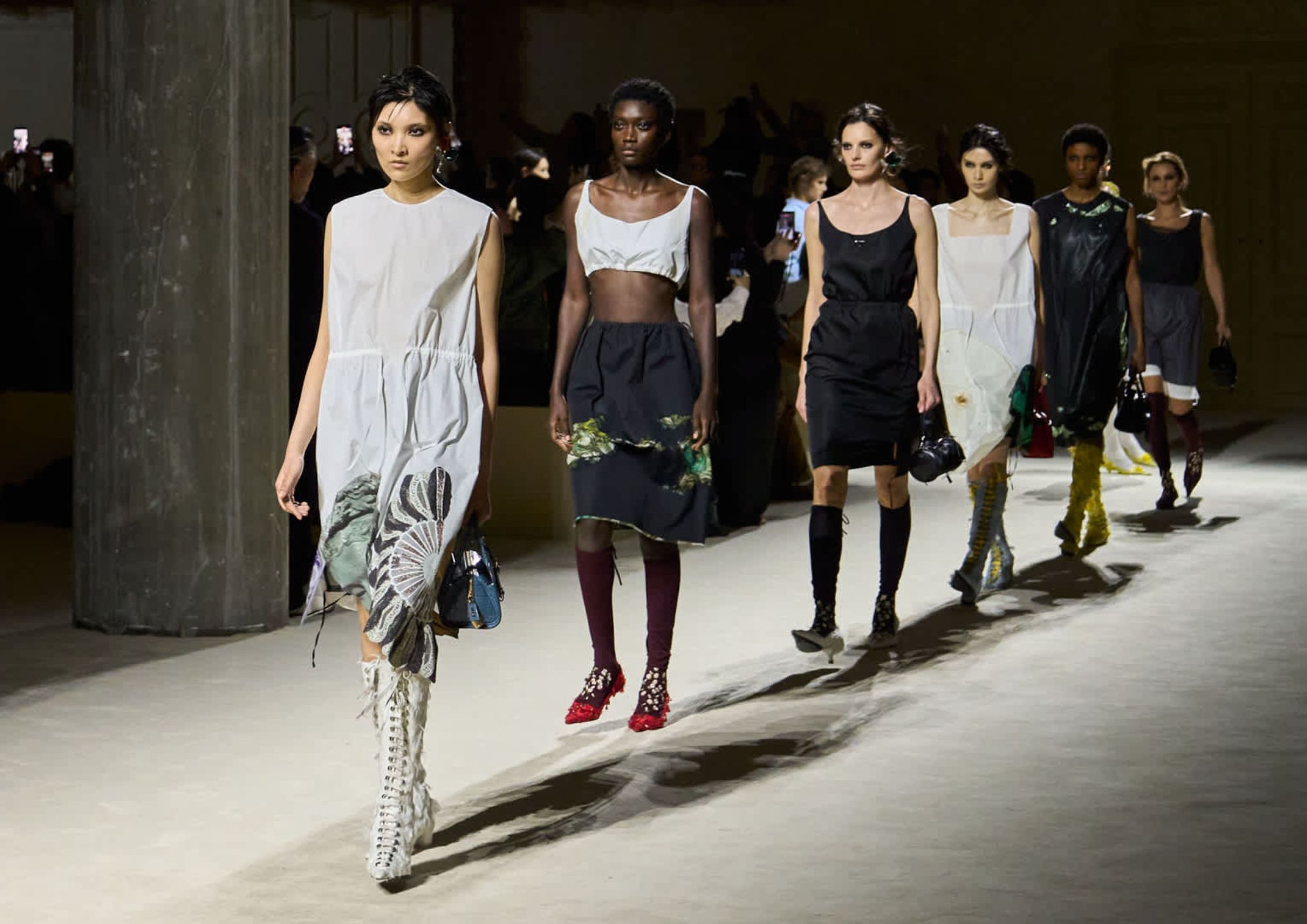 Prada Fall 2026: repetir es de gente cool