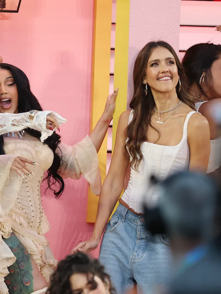 Todas las celebs que acompañaron a Bad Bunny en su presentación del medio tiempo del Super Bowl