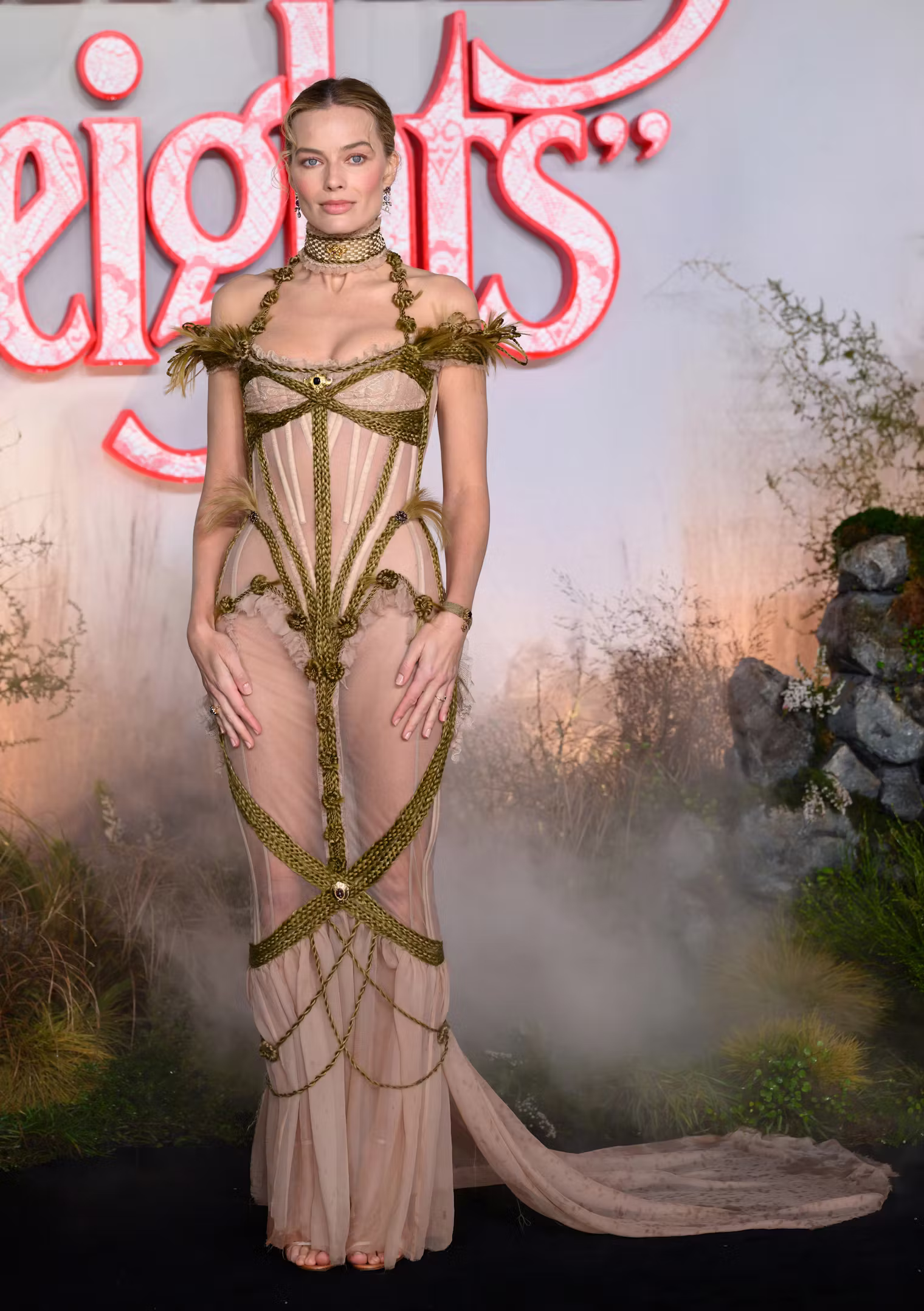 Margot Robbie es la girlie gótica que soñamos ser