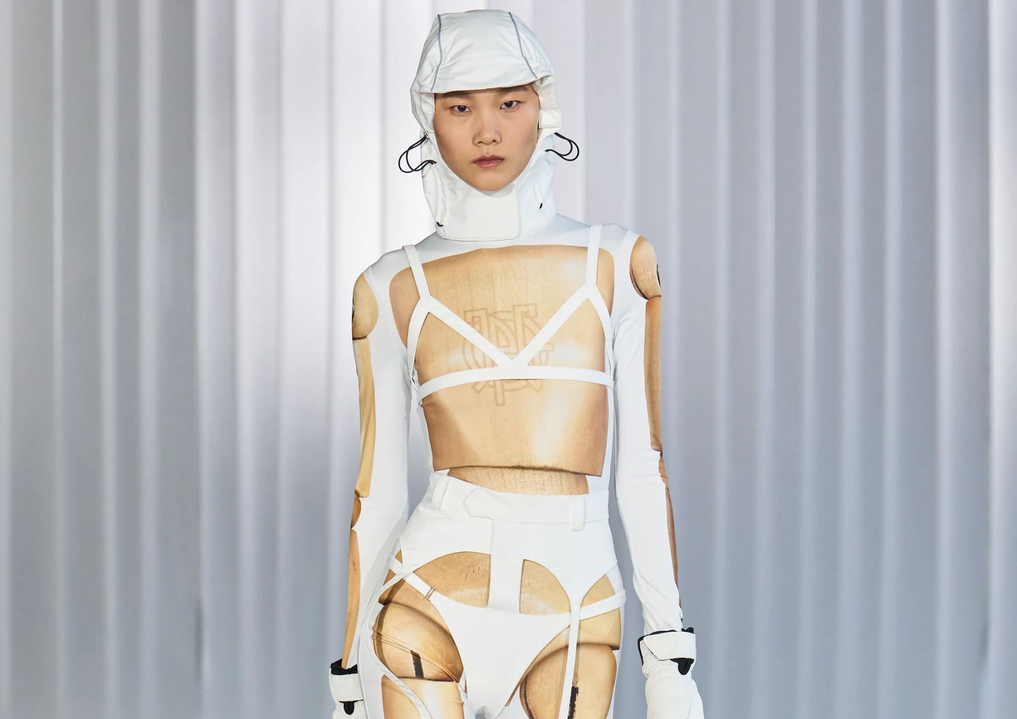 Jean Paul Gaultier Fall 2026: El lado más bizarro de la elegancia