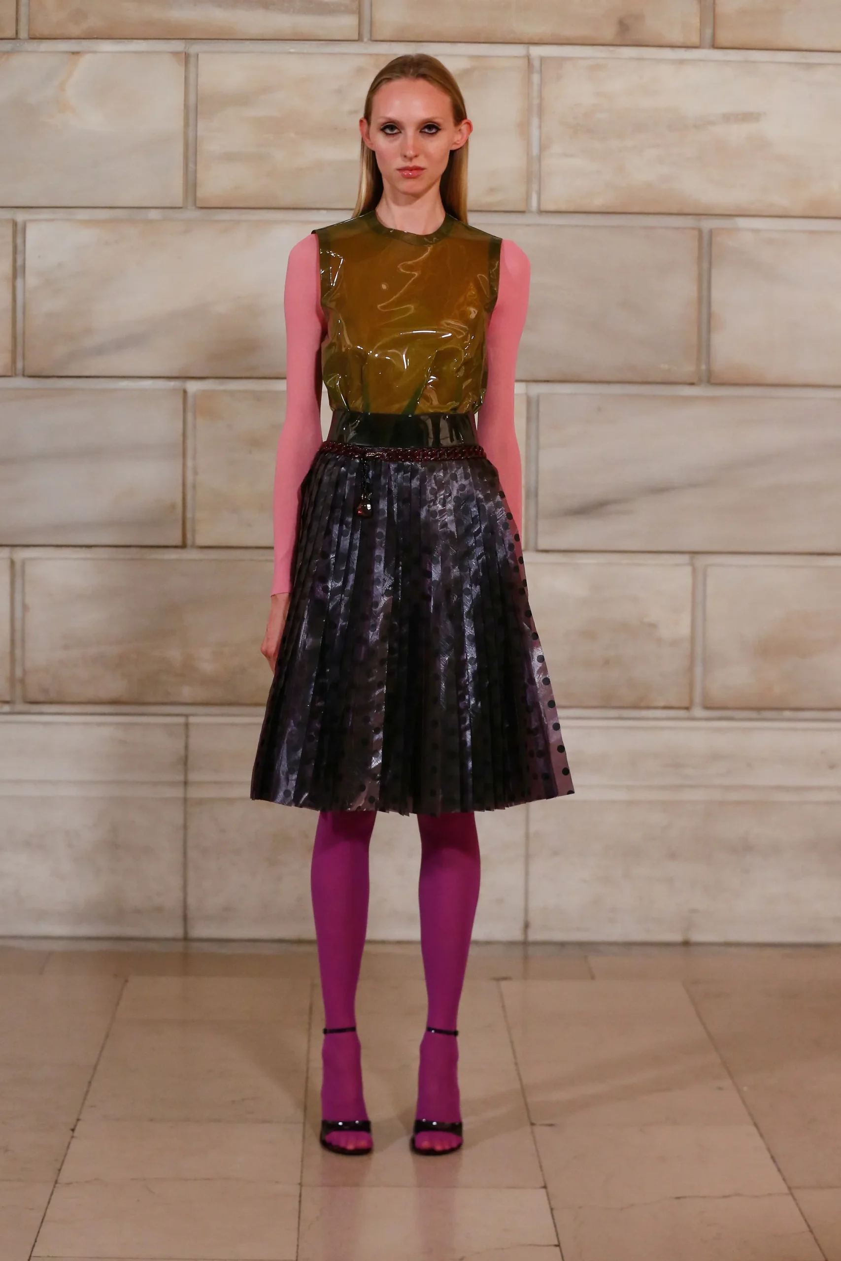 Marc Jacobs Spring 2027: un arcoíris de transparencias