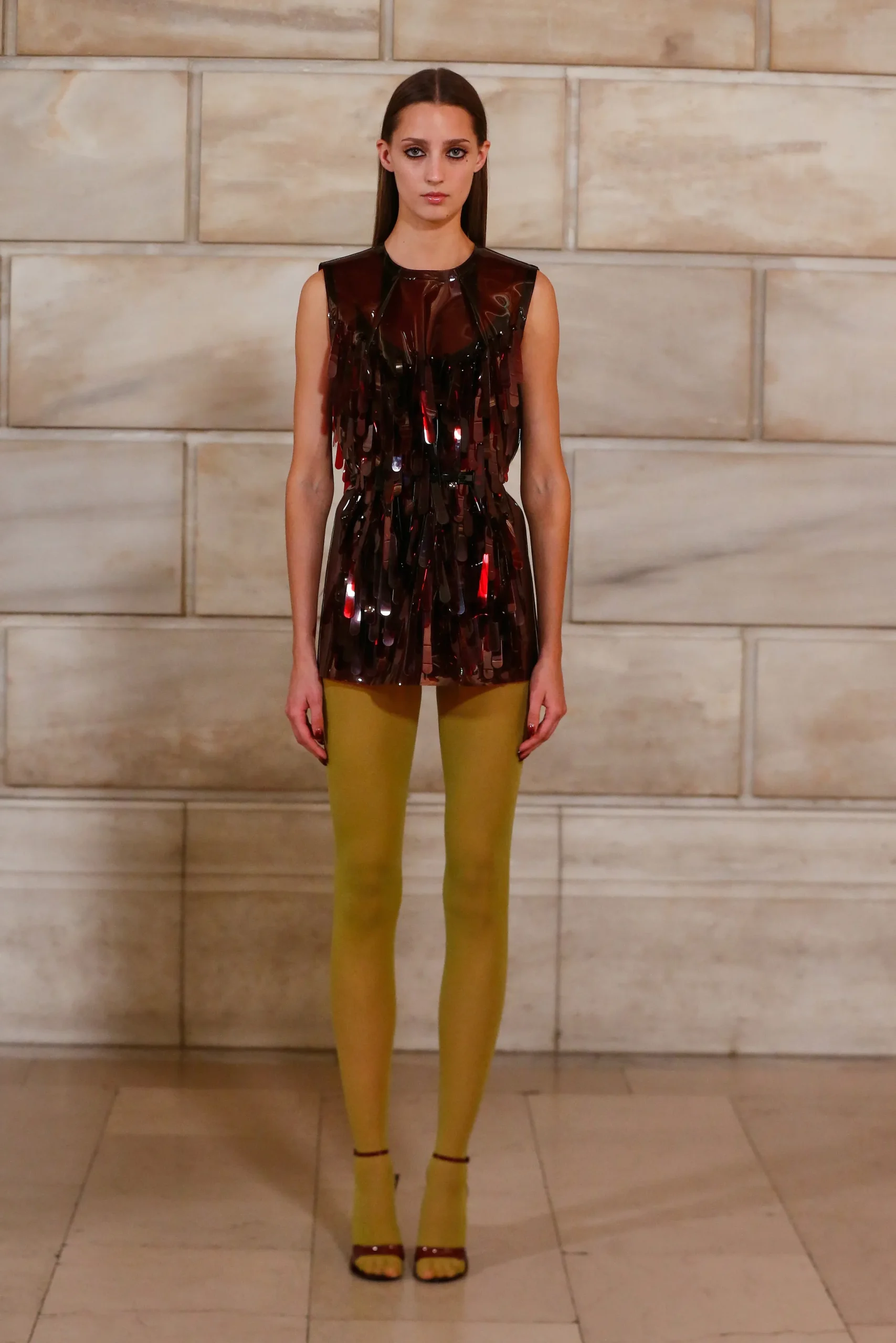 Marc Jacobs Spring 2027: un arcoíris de transparencias