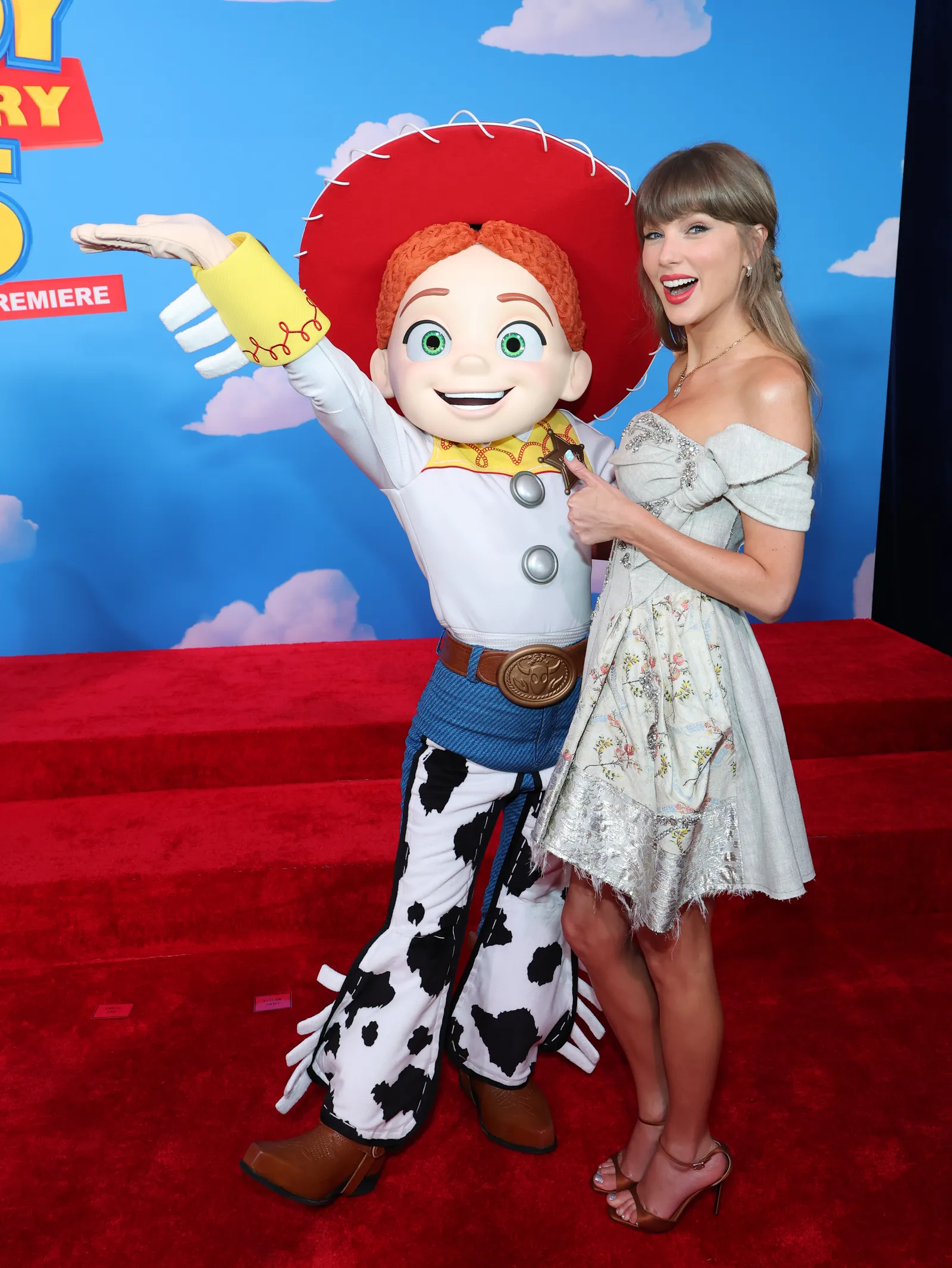 Taylor Swift fue a la premiere de Toy Story 5 como una auténtica chica Disney