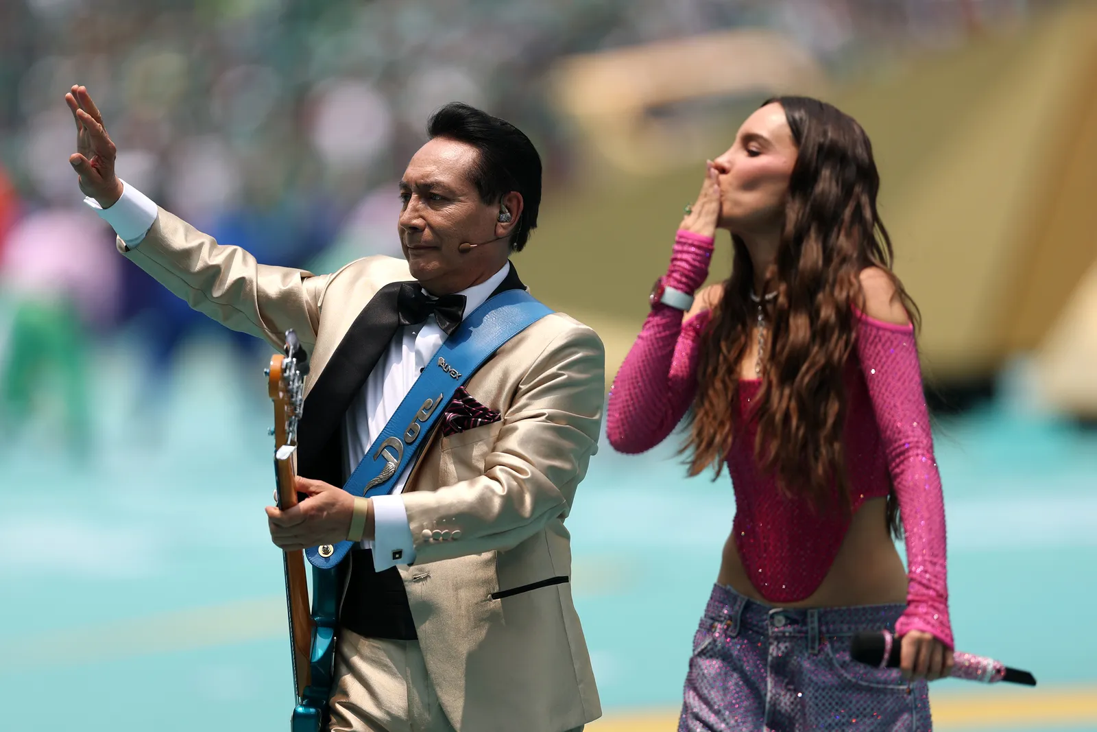 Belinda brilló con 90 mil cristales Swarovski en la inauguración del Mundial 2026