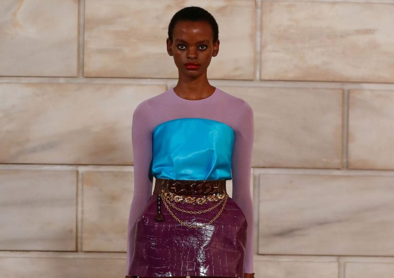 Marc Jacobs Spring 2027: un arcoíris de transparencias