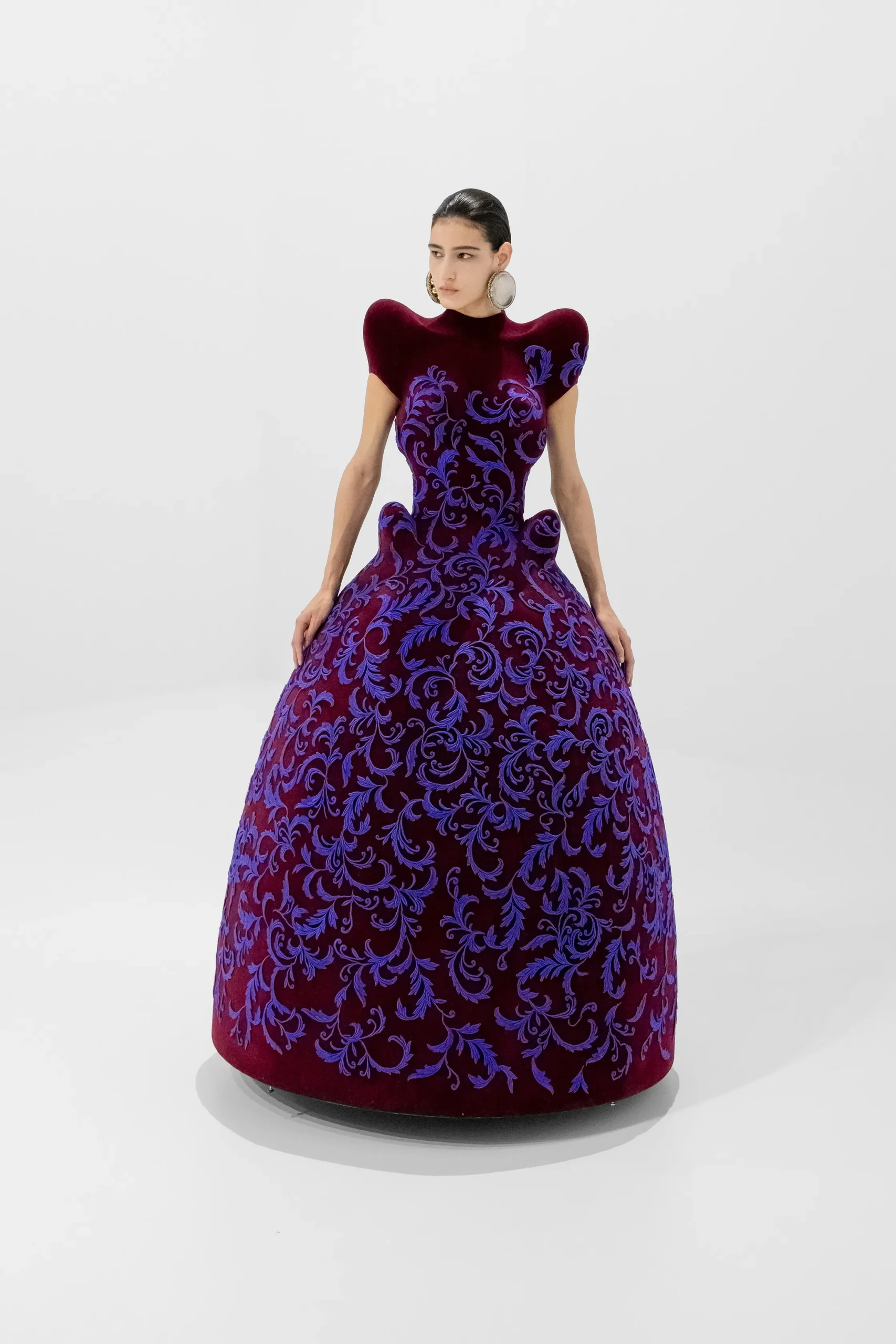 Jean Paul Gaultier Fall 2026 Couture: Duran Lantink no le teme al ridículo