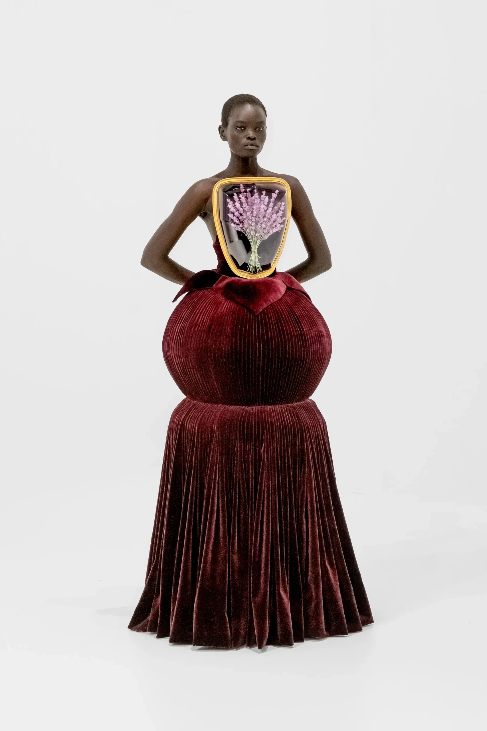 Jean Paul Gaultier Fall 2026 Couture: Duran Lantink no le teme al ridículo