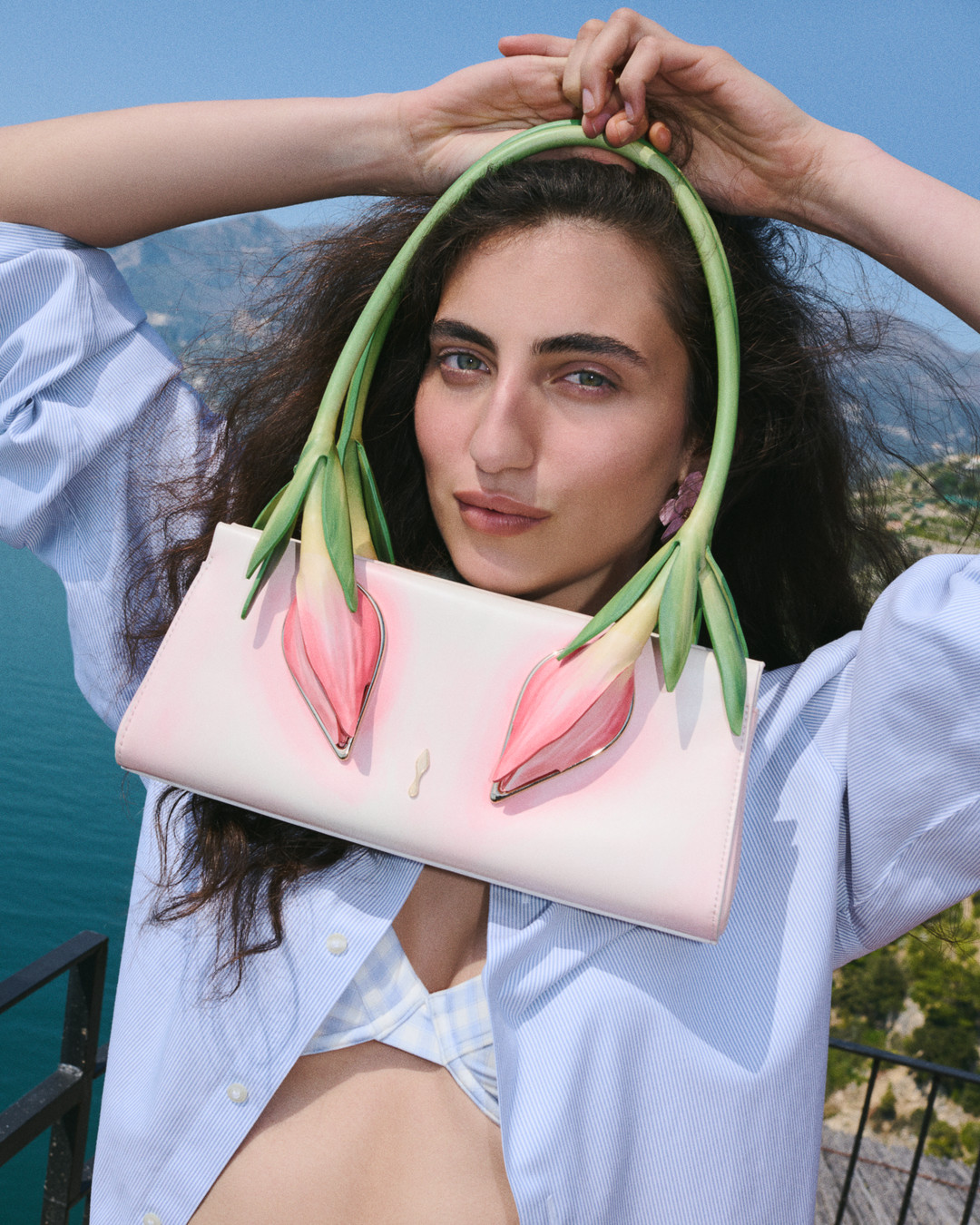 Así es la colección Fall 2026 de Christian Louboutin inspirada en jardines surrealistas
