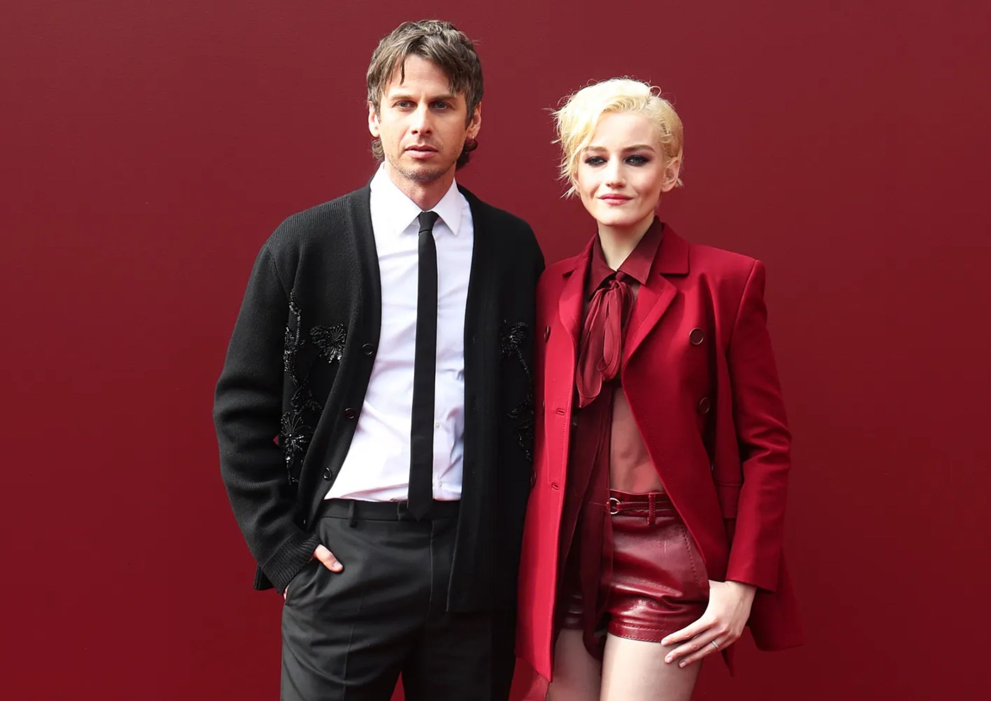 Julia Garner y Mark Foster ponen fin a su matrimonio