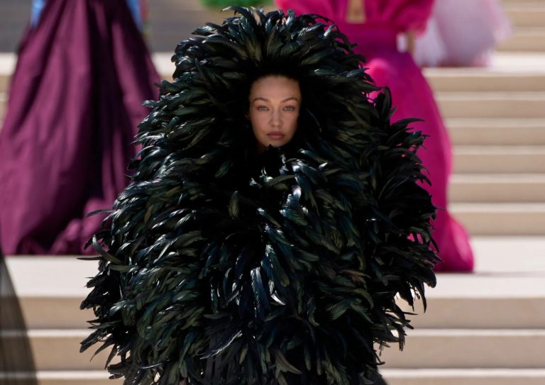 Balenciaga Fall 2026 Couture: Pierpaolo Piccioli devuelve el sueño de la alta costura