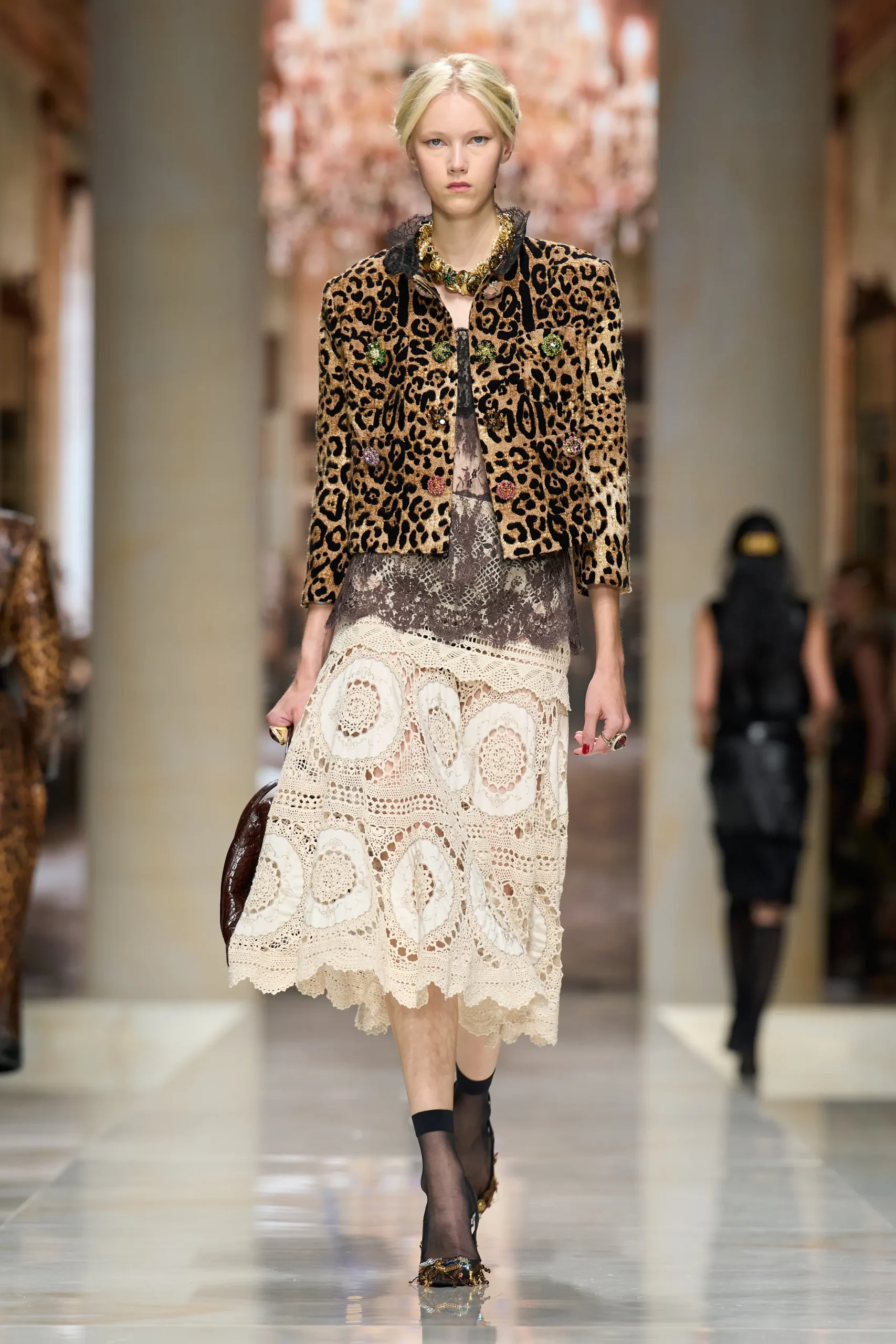 Dolce & Gabbana Spring 2027: cuando el clóset de la abuela se vuelve sexy
