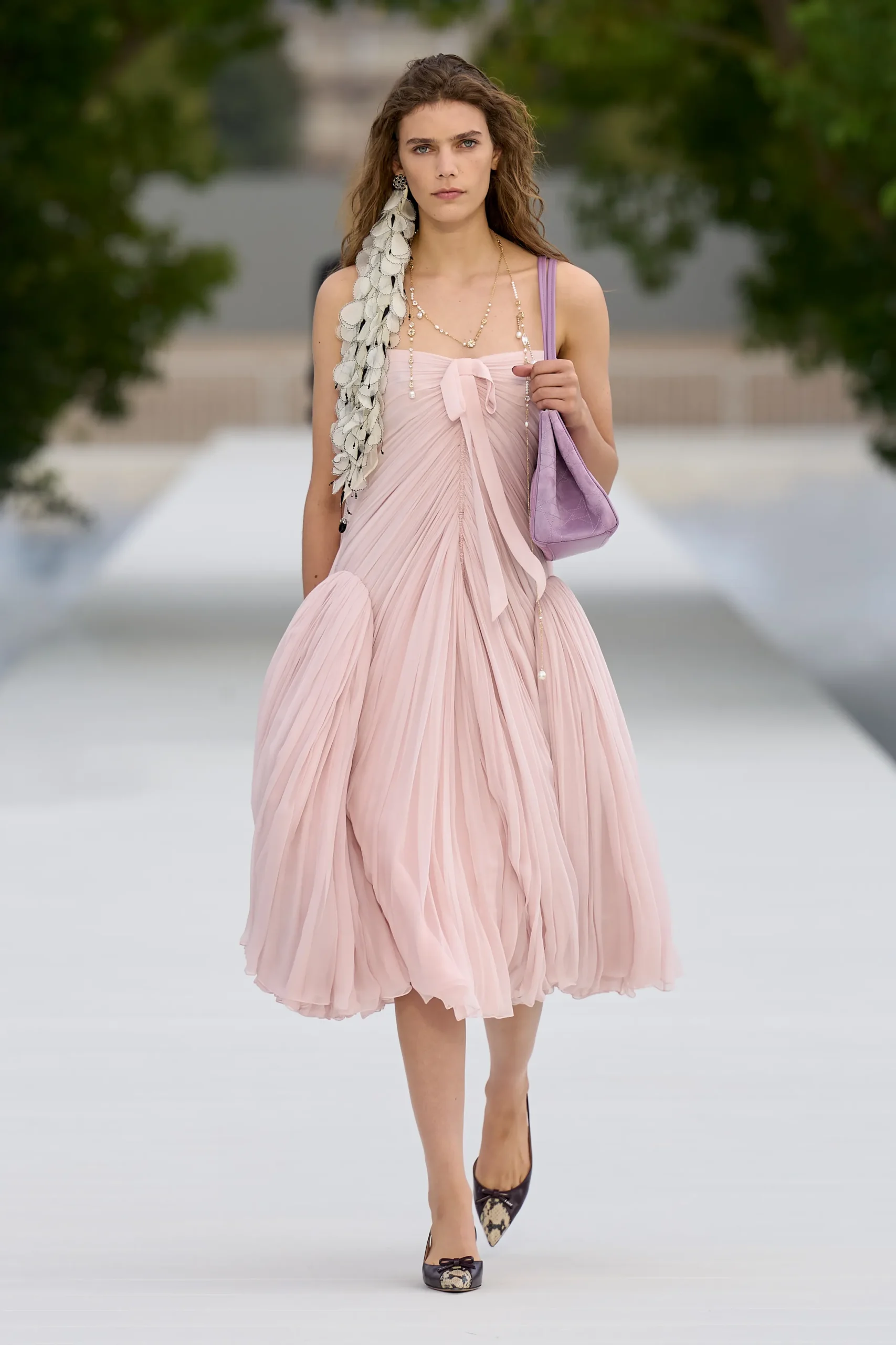 Christian Dior Spring 2027: la Dior girl está entrando en su era romántica