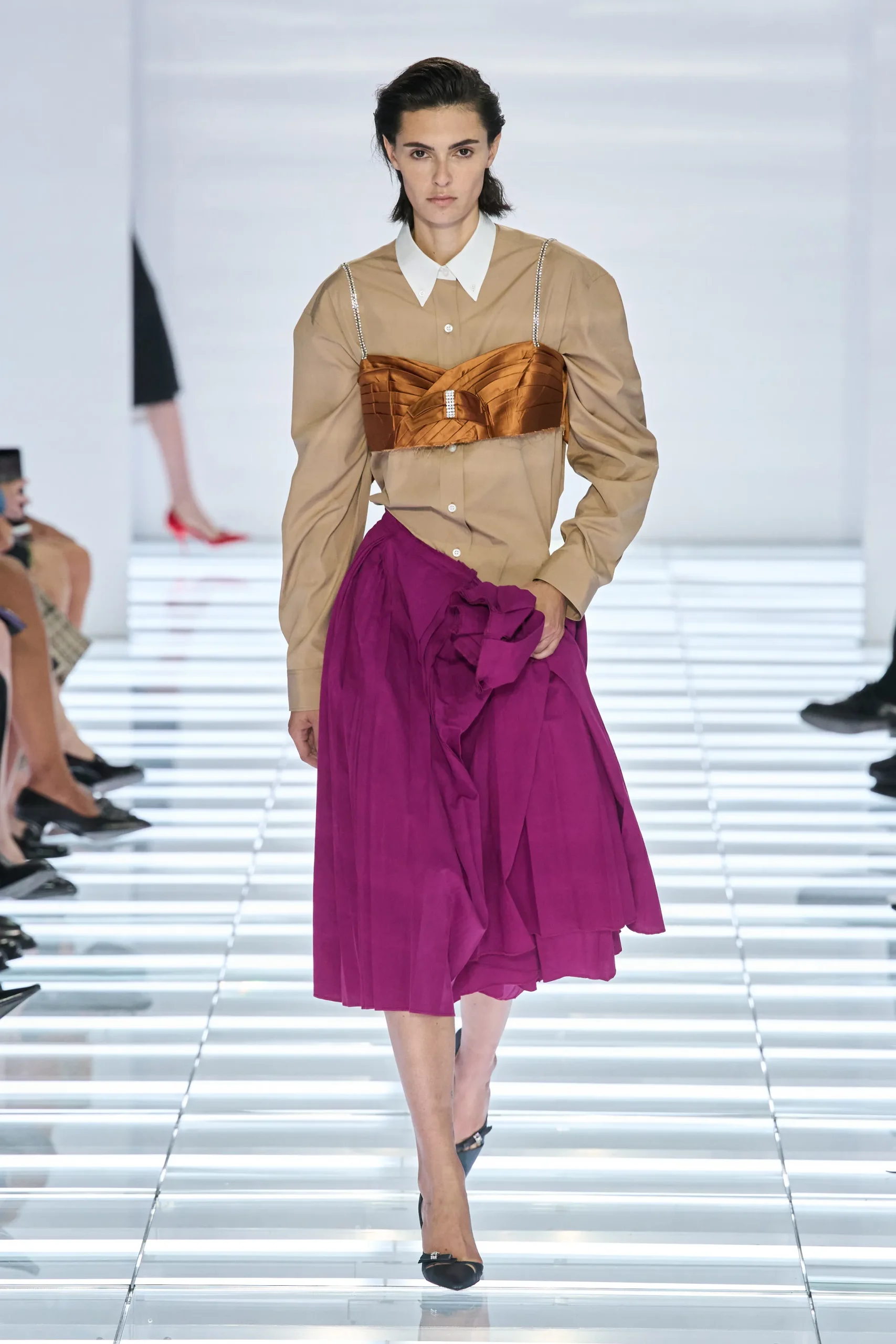 Prada Spring 2027: Miuccia y Raf quieren que todas las girlies usen falda en verano