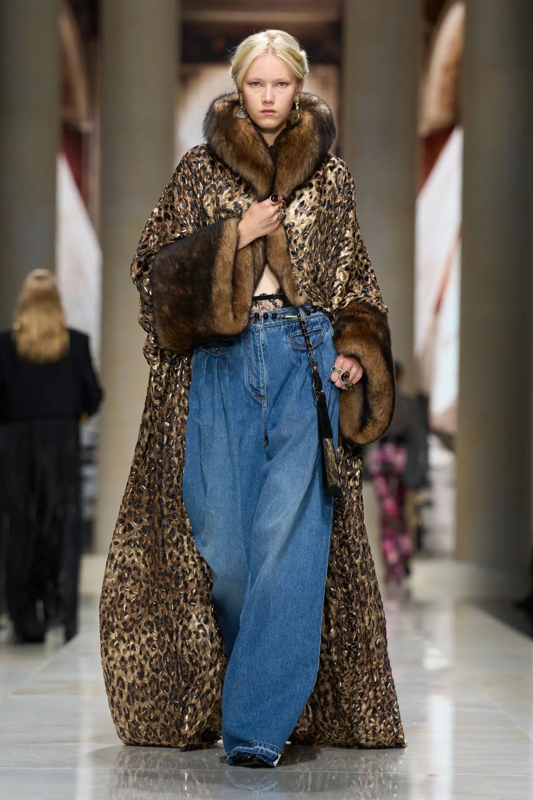 Dolce & Gabbana Spring 2027: cuando el clóset de la abuela se vuelve sexy
