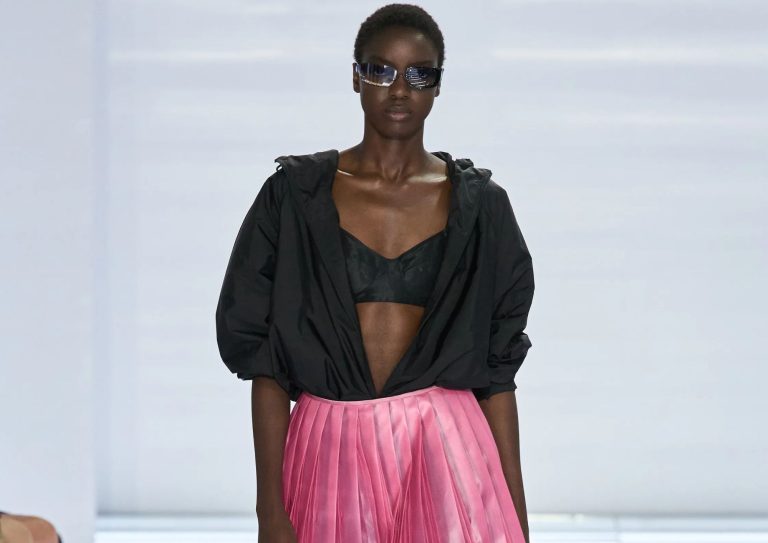 Prada Spring 2027: Miuccia y Raf quieren que todas las girlies usen falda en verano