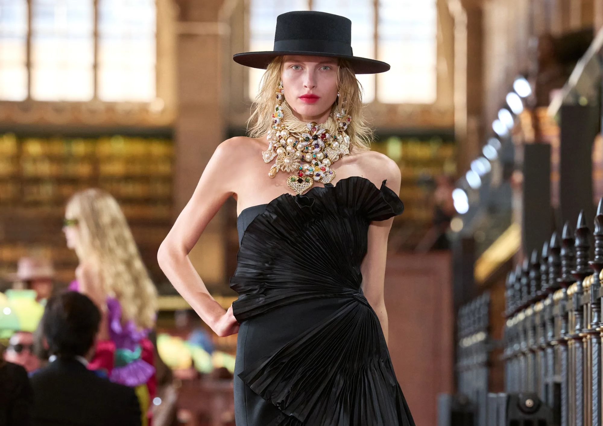 Valentino Spring 2027: el exceso vuelve a sentirse humano